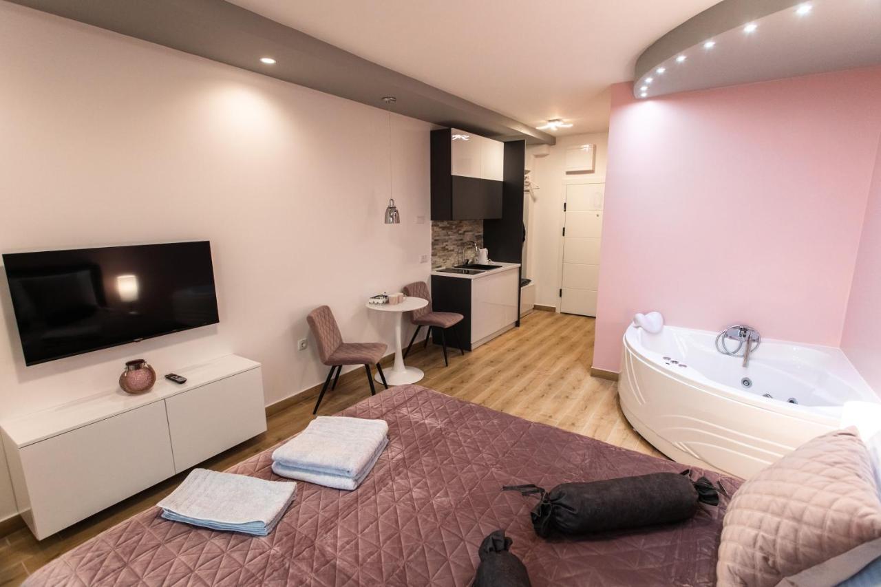 Room Jacuzzi “Athena” スボティツァ エクステリア 写真