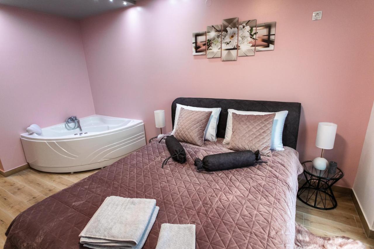 Room Jacuzzi “Athena” スボティツァ エクステリア 写真