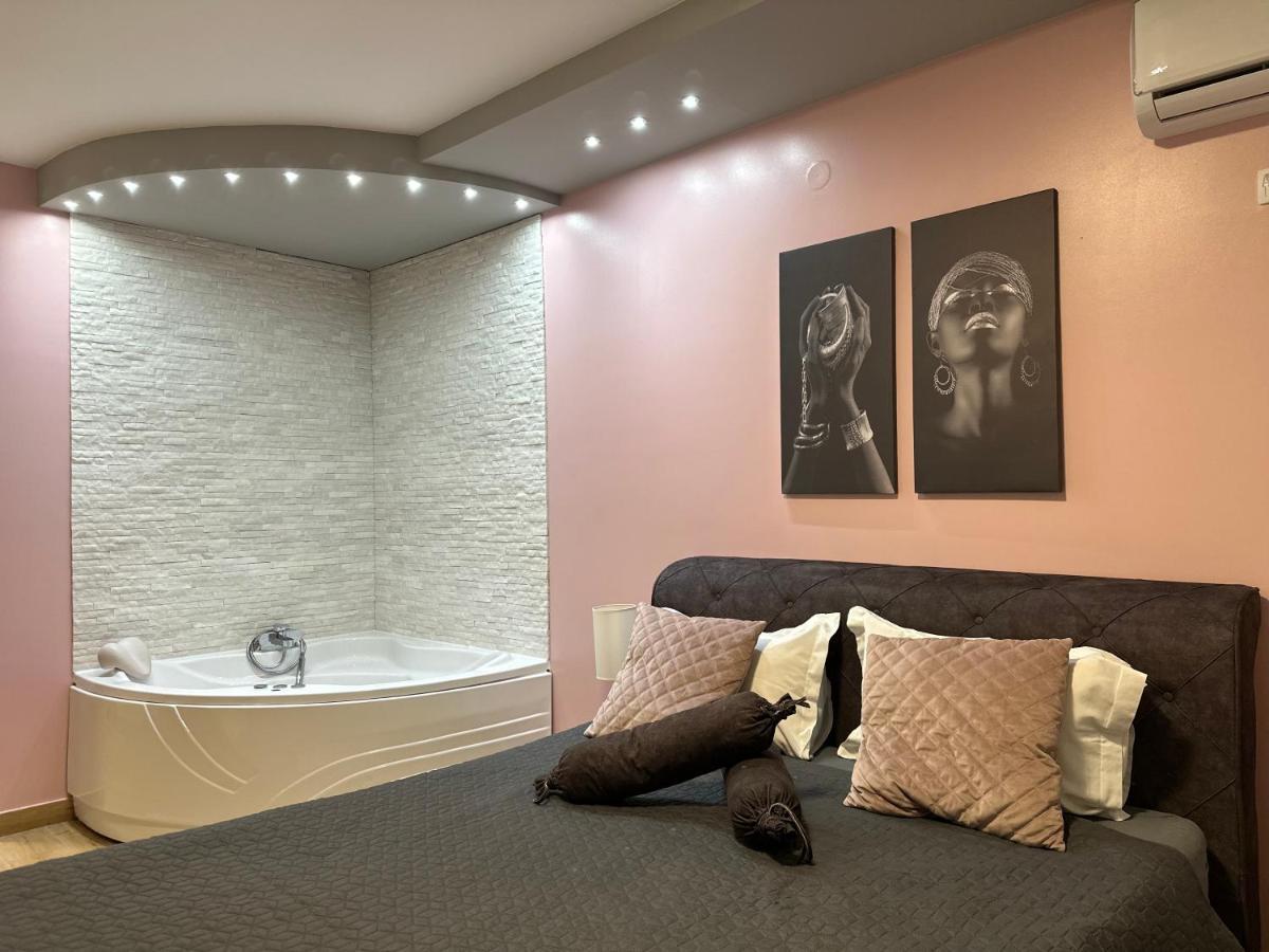 Room Jacuzzi “Athena” スボティツァ エクステリア 写真